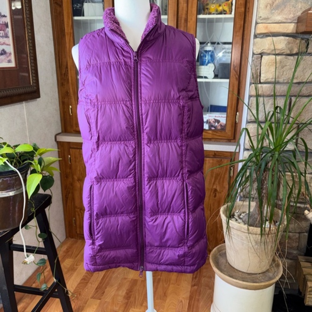 J.JILL SIZE MEDIUM PURPLE DOWN VEST WITH POCKETS AND BUTTONS ON THE SIDE EUC